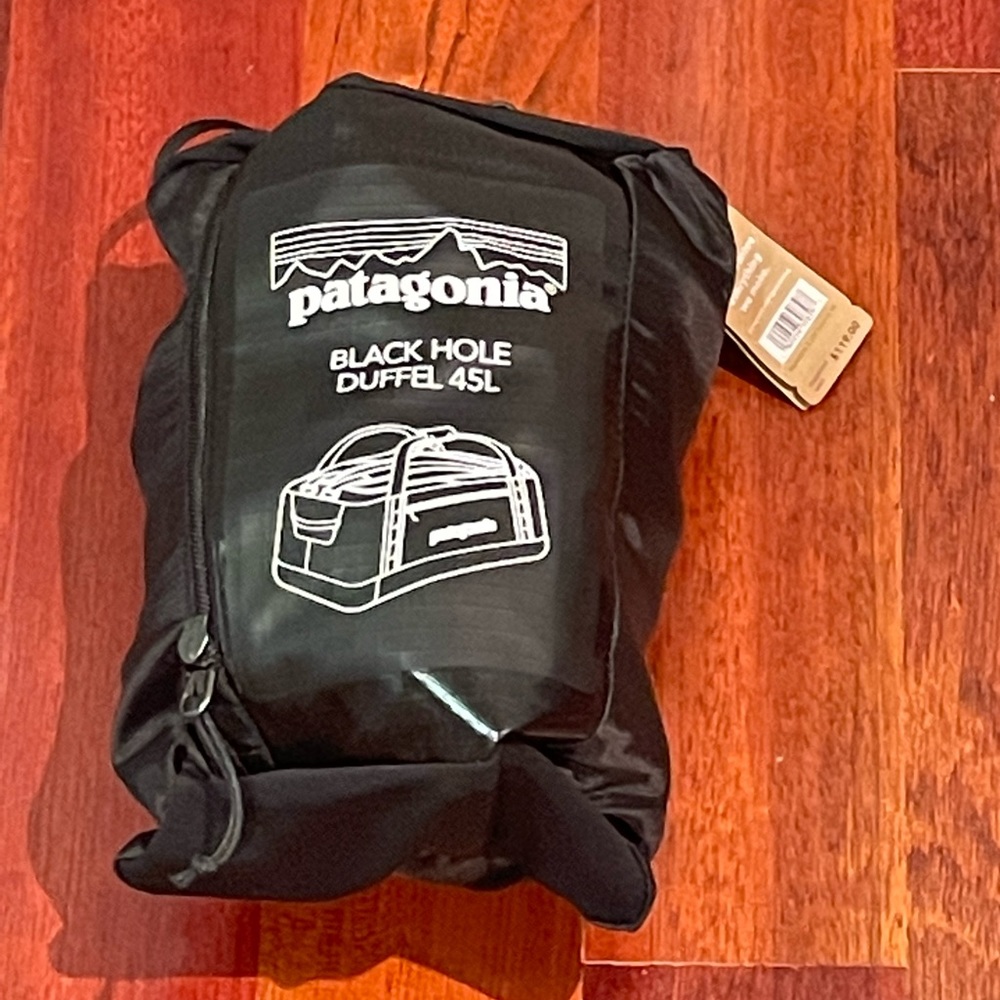 Patagonia Duffle: Black/ Gray